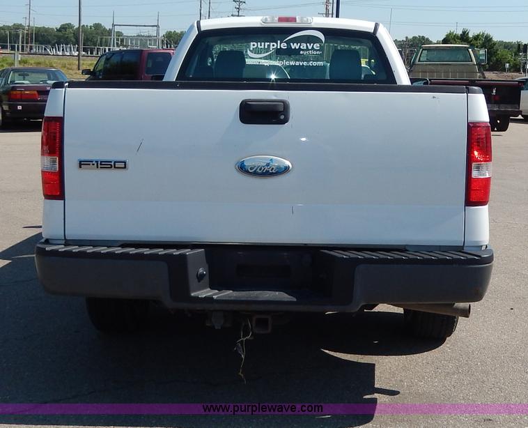 image for item I4472 2006 Ford F150 XL pickup truck