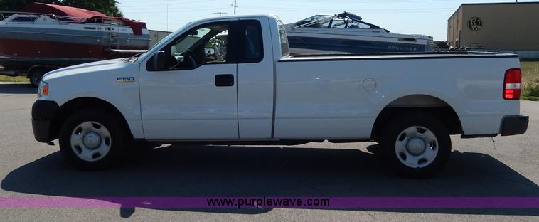 image for item I4472 2006 Ford F150 XL pickup truck