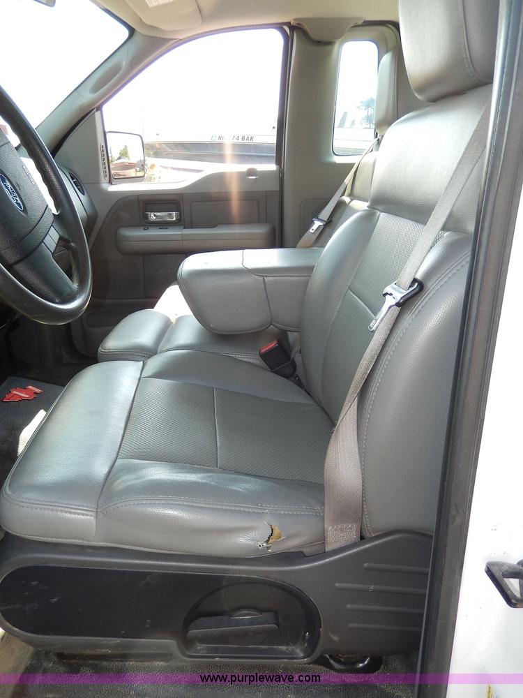 image for item I4472 2006 Ford F150 XL pickup truck