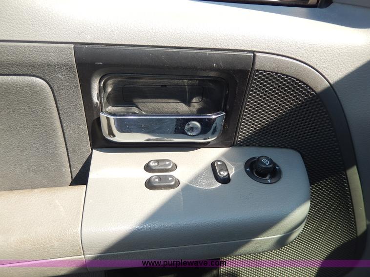 image for item I4472 2006 Ford F150 XL pickup truck