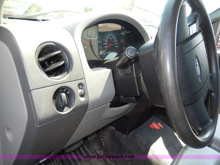 image for item I4472 2006 Ford F150 XL pickup truck