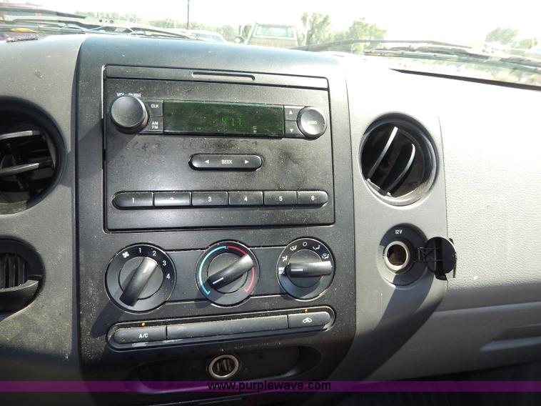 image for item I4472 2006 Ford F150 XL pickup truck