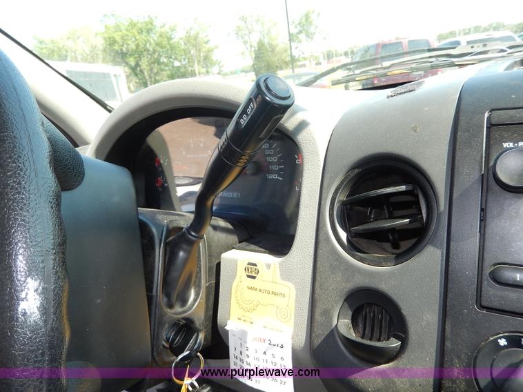 image for item I4472 2006 Ford F150 XL pickup truck