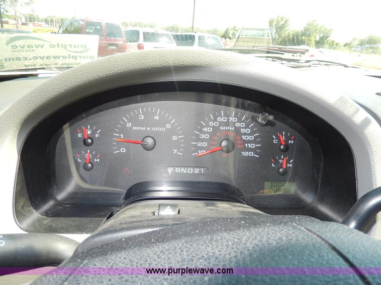 image for item I4472 2006 Ford F150 XL pickup truck