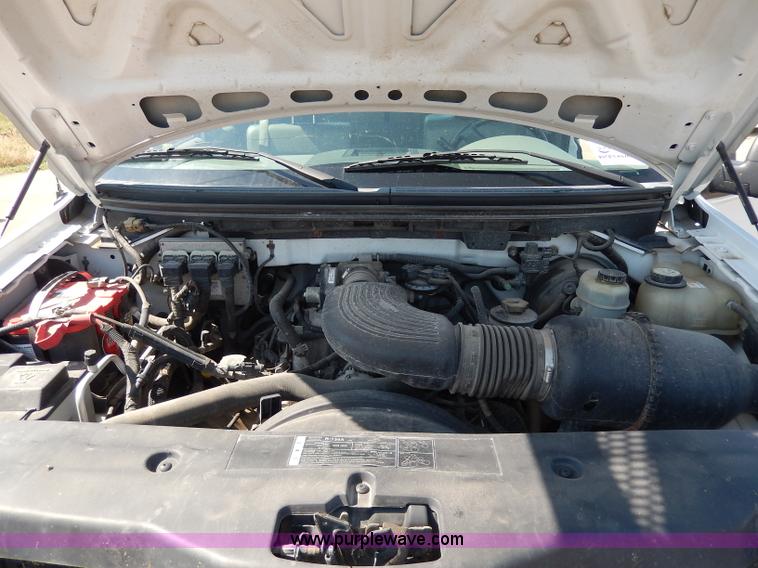 image for item I4472 2006 Ford F150 XL pickup truck