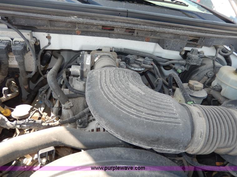 image for item I4472 2006 Ford F150 XL pickup truck