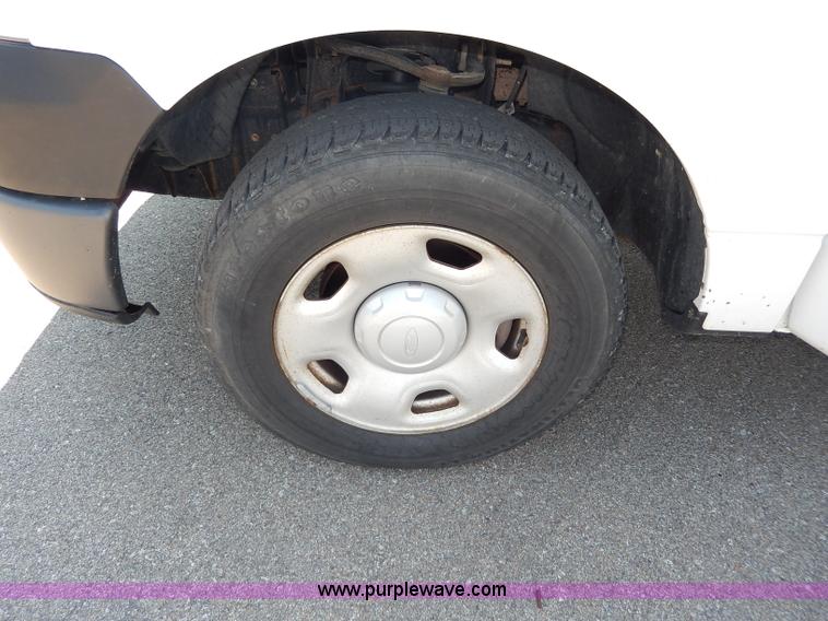 image for item I4472 2006 Ford F150 XL pickup truck