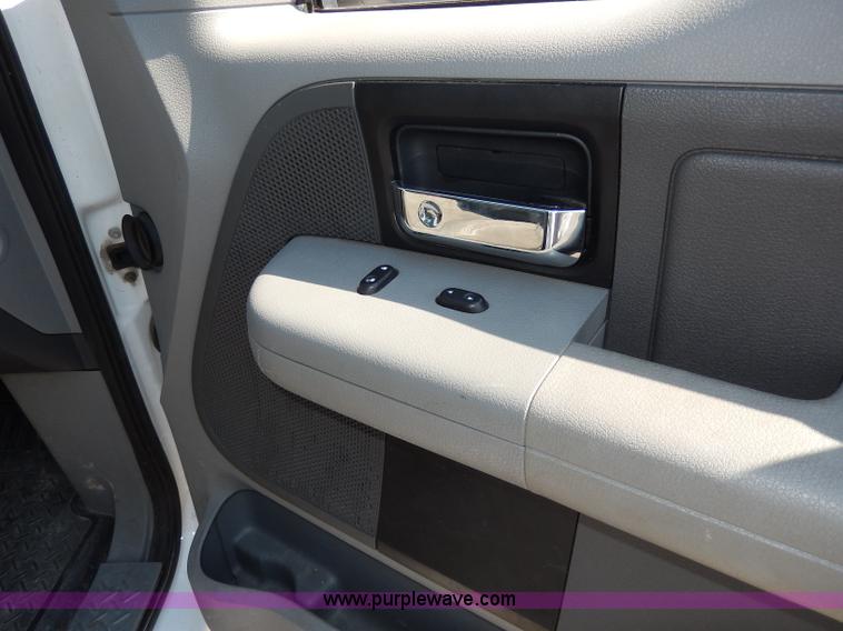 image for item I4472 2006 Ford F150 XL pickup truck