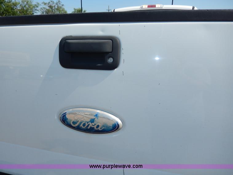 image for item I4472 2006 Ford F150 XL pickup truck