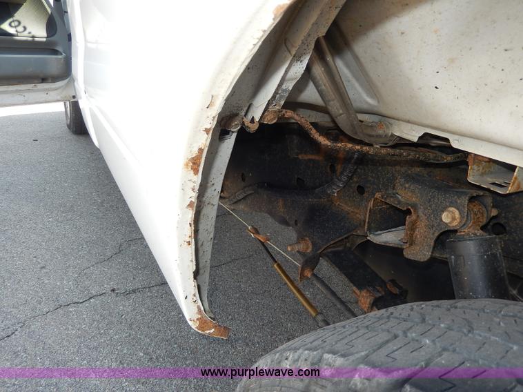 image for item I4472 2006 Ford F150 XL pickup truck