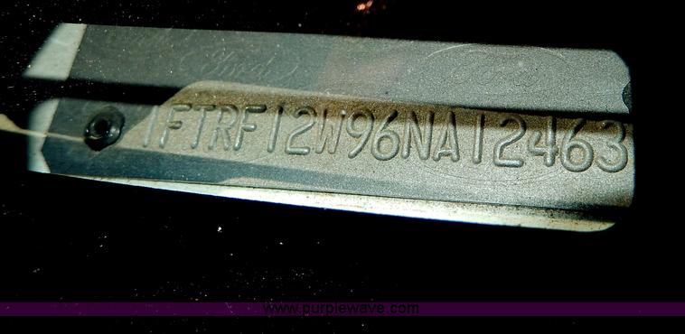 image for item I4472 2006 Ford F150 XL pickup truck