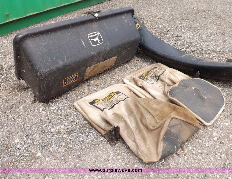 image for item I7674 John Deere 320 lawn mower