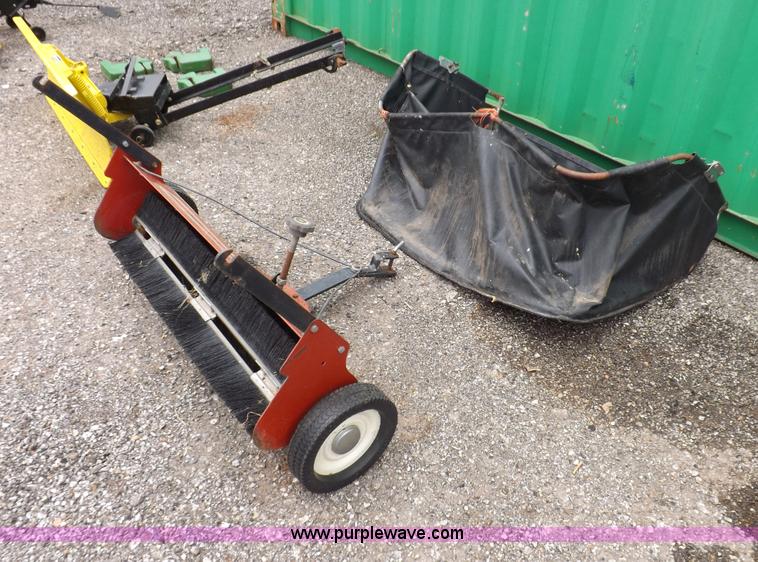 image for item I7674 John Deere 320 lawn mower