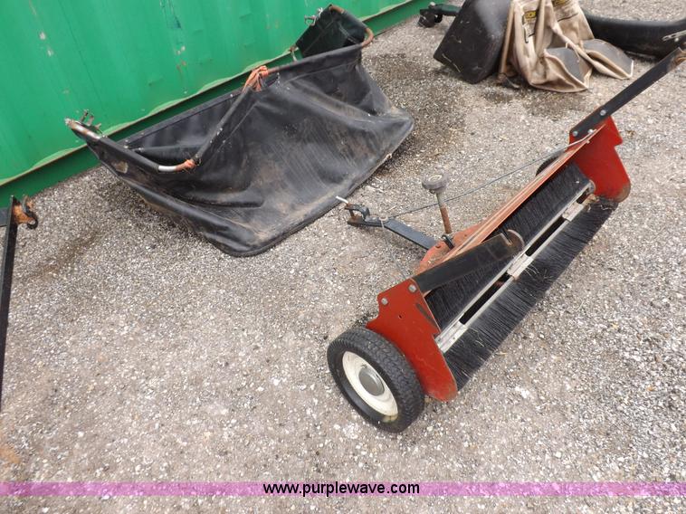 image for item I7674 John Deere 320 lawn mower