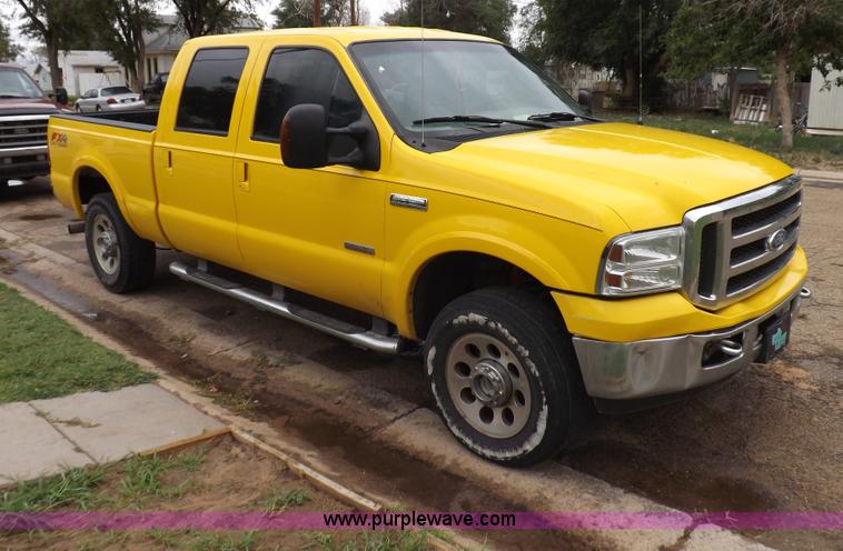 image for item I7691 2005 Ford F250 Super Duty XLT Crew Cab pickup truck
