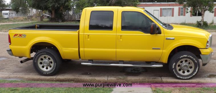 image for item I7691 2005 Ford F250 Super Duty XLT Crew Cab pickup truck