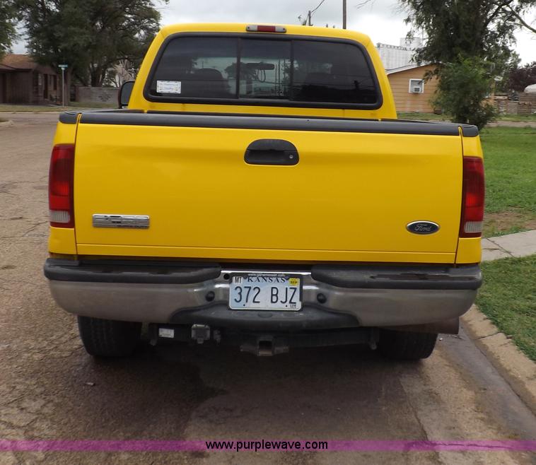 image for item I7691 2005 Ford F250 Super Duty XLT Crew Cab pickup truck