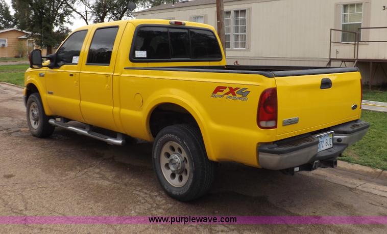 image for item I7691 2005 Ford F250 Super Duty XLT Crew Cab pickup truck
