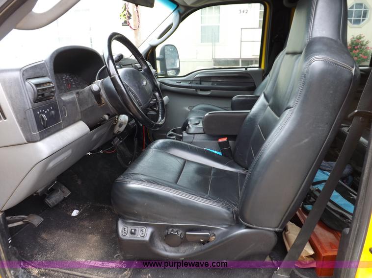 image for item I7691 2005 Ford F250 Super Duty XLT Crew Cab pickup truck