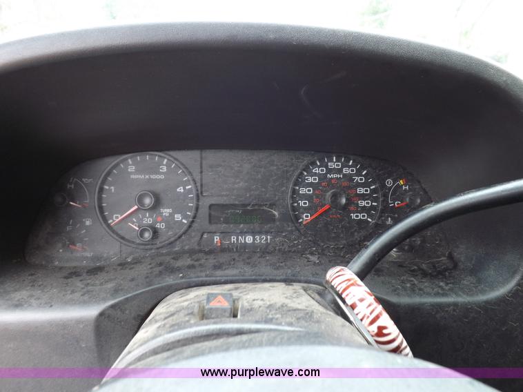 image for item I7691 2005 Ford F250 Super Duty XLT Crew Cab pickup truck