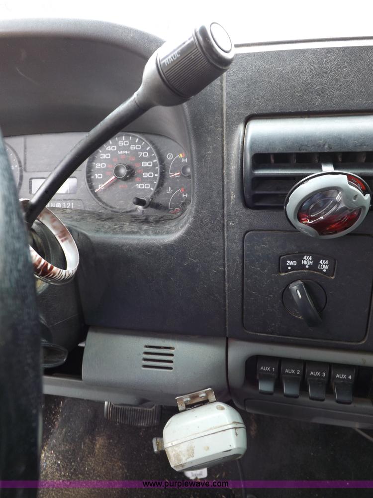 image for item I7691 2005 Ford F250 Super Duty XLT Crew Cab pickup truck