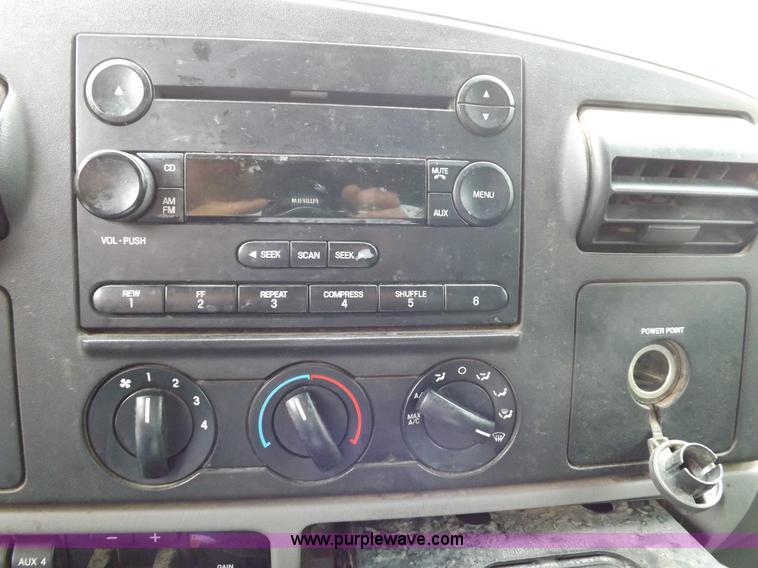 image for item I7691 2005 Ford F250 Super Duty XLT Crew Cab pickup truck