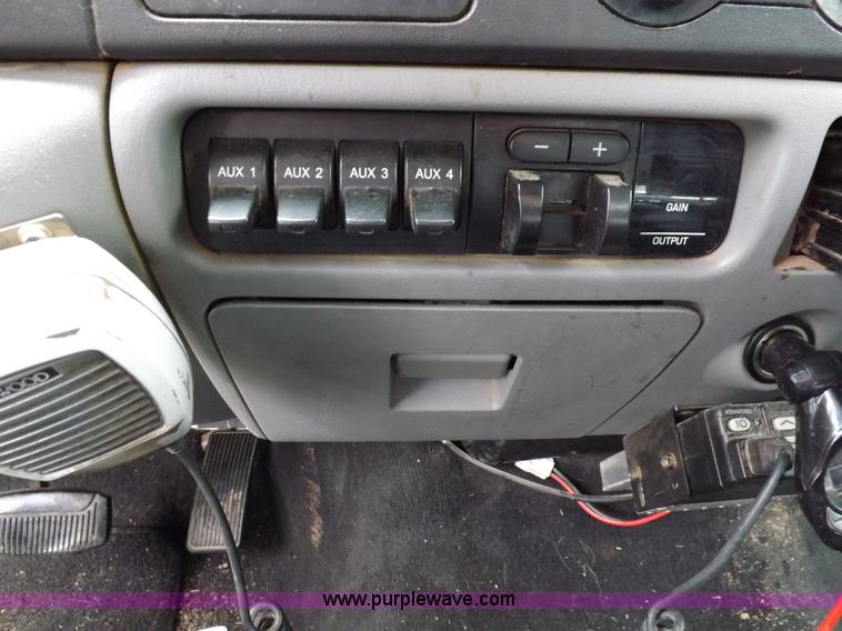 image for item I7691 2005 Ford F250 Super Duty XLT Crew Cab pickup truck