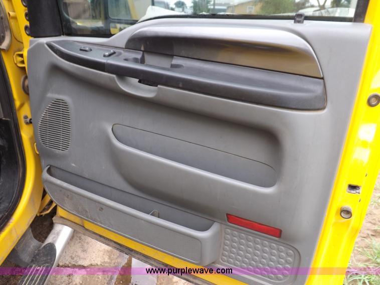 image for item I7691 2005 Ford F250 Super Duty XLT Crew Cab pickup truck