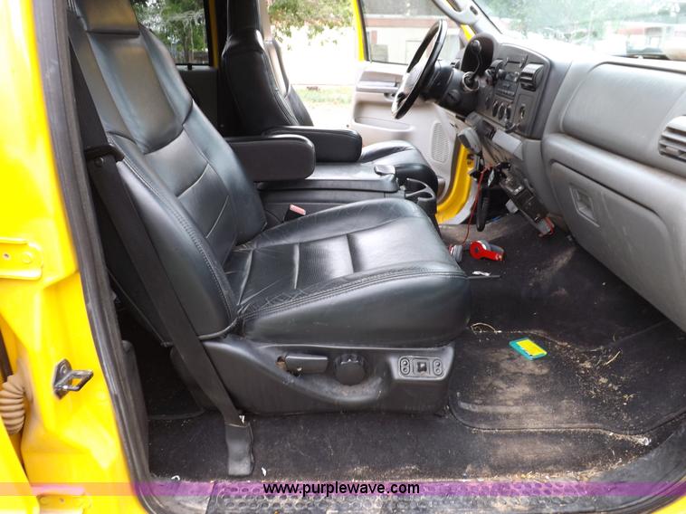 image for item I7691 2005 Ford F250 Super Duty XLT Crew Cab pickup truck