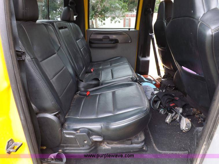 image for item I7691 2005 Ford F250 Super Duty XLT Crew Cab pickup truck