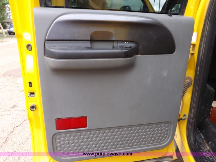 image for item I7691 2005 Ford F250 Super Duty XLT Crew Cab pickup truck