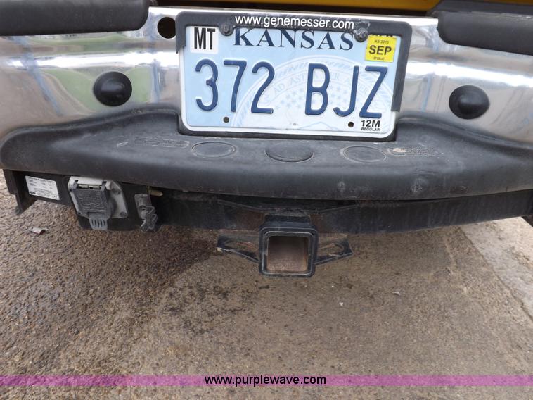 image for item I7691 2005 Ford F250 Super Duty XLT Crew Cab pickup truck