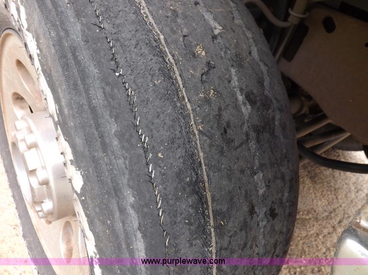 image for item I7691 2005 Ford F250 Super Duty XLT Crew Cab pickup truck