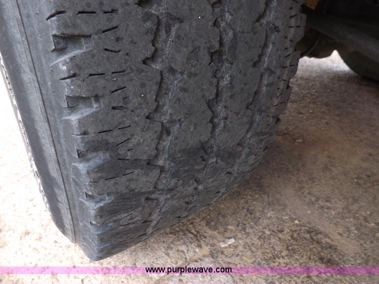 image for item I7691 2005 Ford F250 Super Duty XLT Crew Cab pickup truck