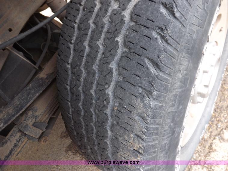 image for item I7691 2005 Ford F250 Super Duty XLT Crew Cab pickup truck