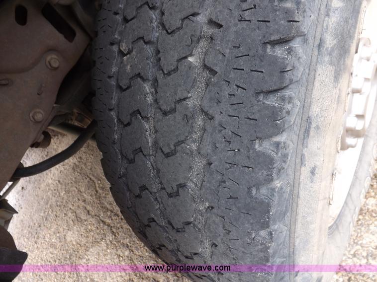 image for item I7691 2005 Ford F250 Super Duty XLT Crew Cab pickup truck