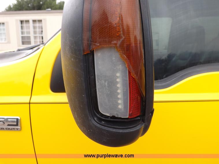 image for item I7691 2005 Ford F250 Super Duty XLT Crew Cab pickup truck