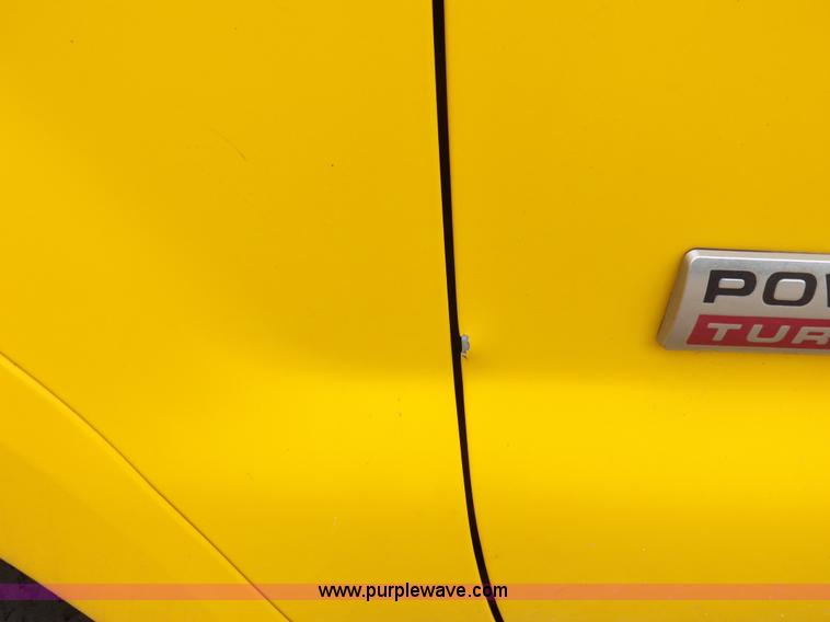 image for item I7691 2005 Ford F250 Super Duty XLT Crew Cab pickup truck