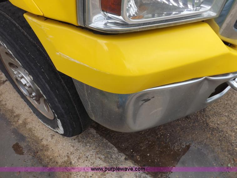 image for item I7691 2005 Ford F250 Super Duty XLT Crew Cab pickup truck