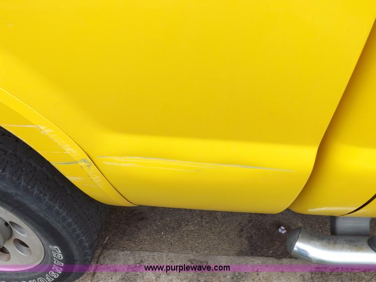 image for item I7691 2005 Ford F250 Super Duty XLT Crew Cab pickup truck