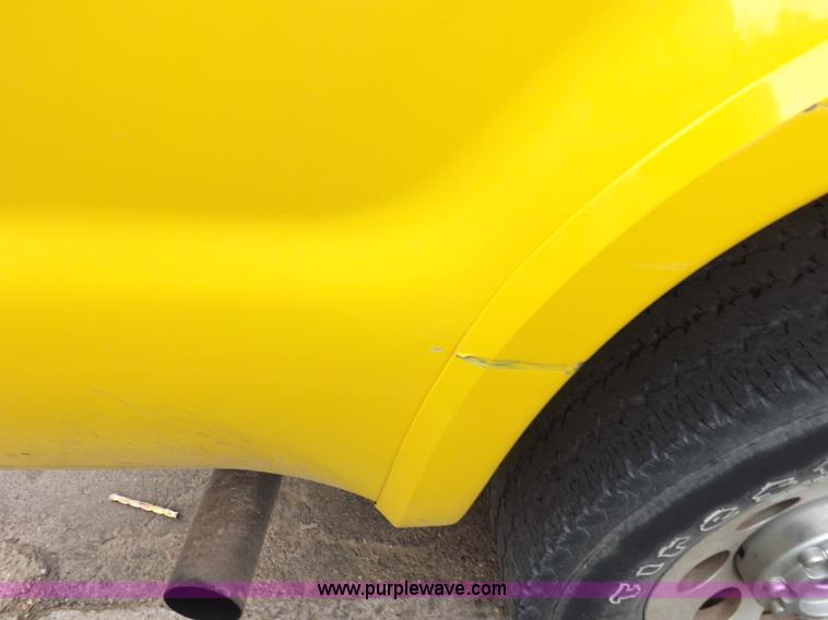 image for item I7691 2005 Ford F250 Super Duty XLT Crew Cab pickup truck