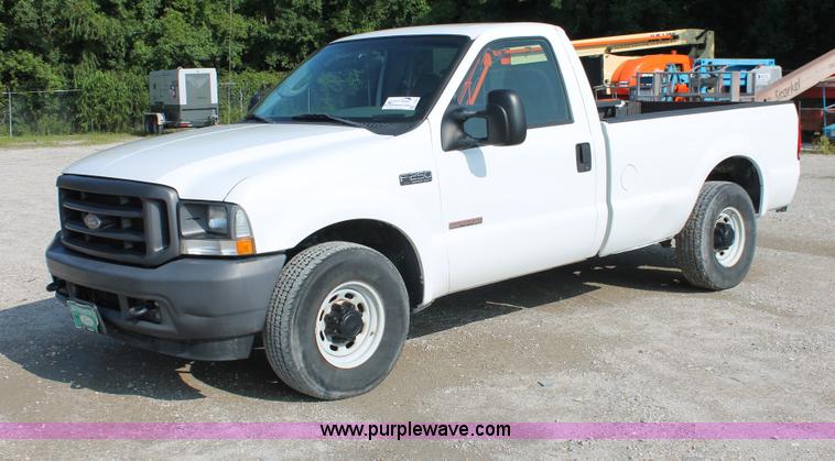 image for item I7936 2004 Ford F250 Super Duty XL Pickup truck