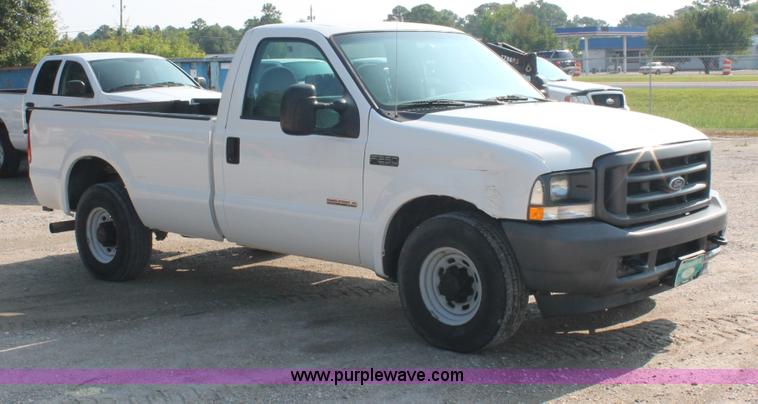 image for item I7936 2004 Ford F250 Super Duty XL Pickup truck