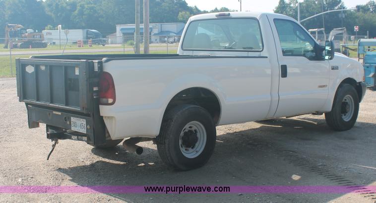 image for item I7936 2004 Ford F250 Super Duty XL Pickup truck