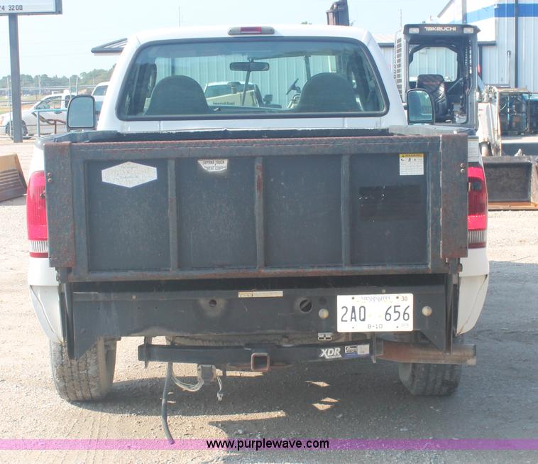 image for item I7936 2004 Ford F250 Super Duty XL Pickup truck