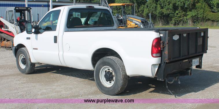 image for item I7936 2004 Ford F250 Super Duty XL Pickup truck