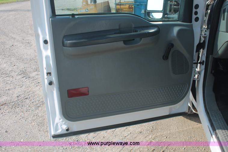 image for item I7936 2004 Ford F250 Super Duty XL Pickup truck