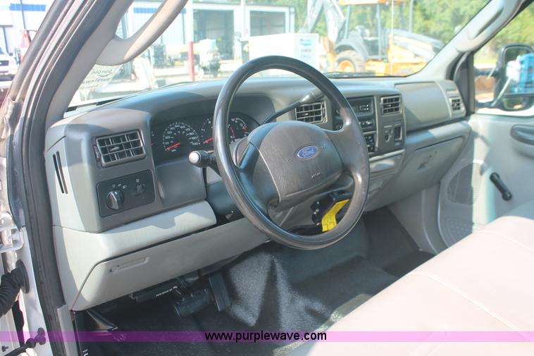 image for item I7936 2004 Ford F250 Super Duty XL Pickup truck