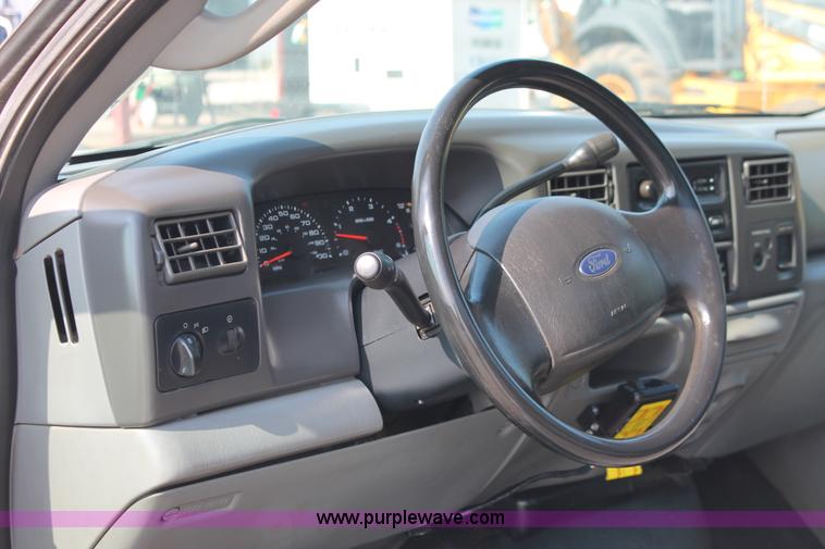 image for item I7936 2004 Ford F250 Super Duty XL Pickup truck