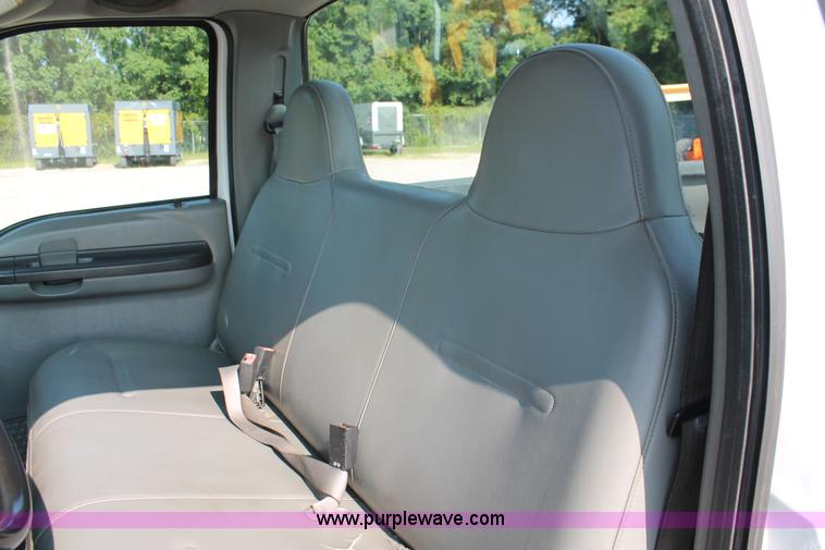 image for item I7936 2004 Ford F250 Super Duty XL Pickup truck